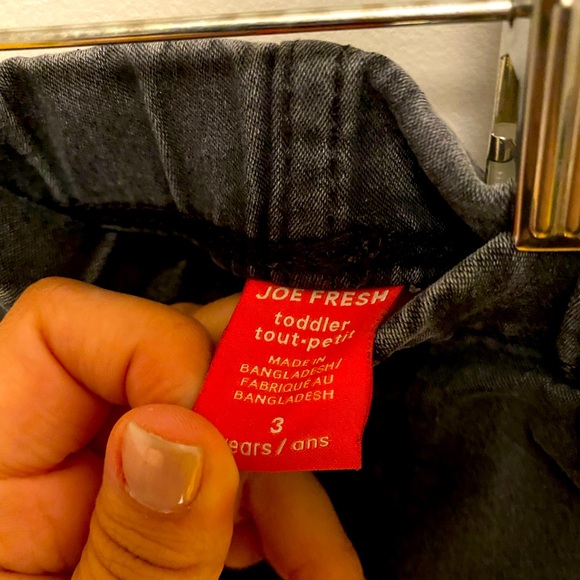 *SALE* 4 pairs of toddler jeans - Picture 3 of 10